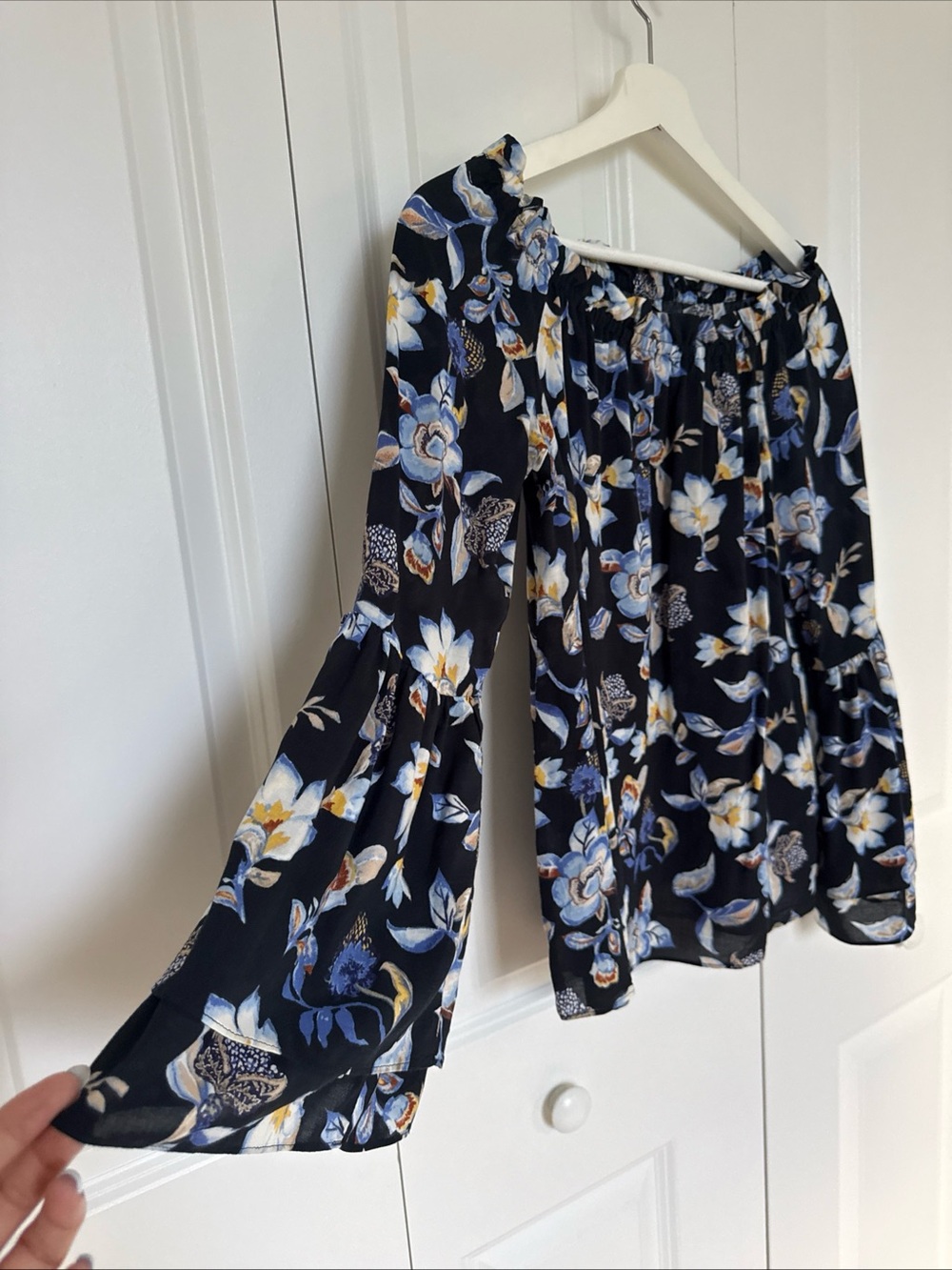 White House Black Market Floral Blue Tunic Top Sz XS Oversized Bell Sleeves